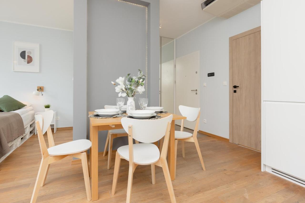 Cozy & Sunny For 4 Guests Kolejowa By Renters