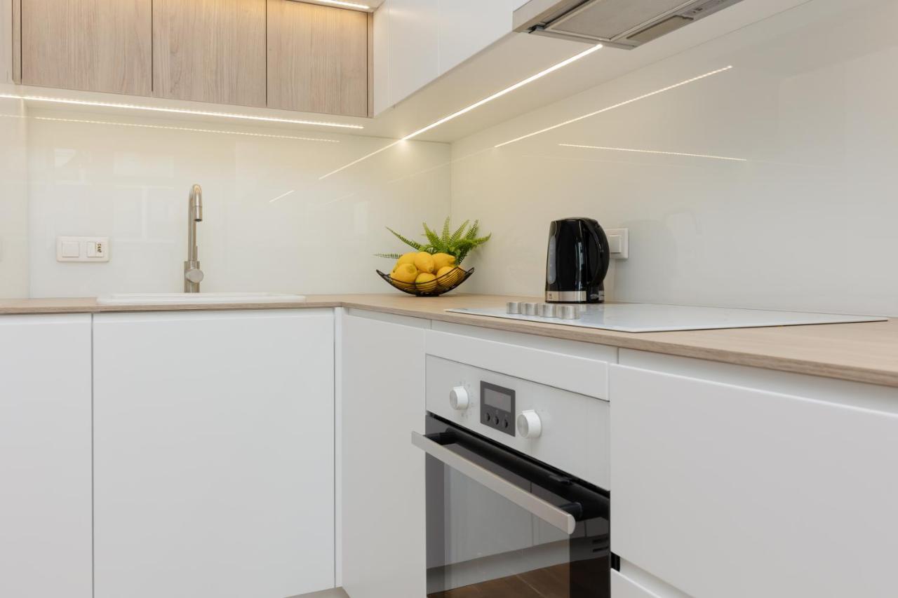 Cozy & Sunny For 4 Guests Kolejowa By Renters Warschau